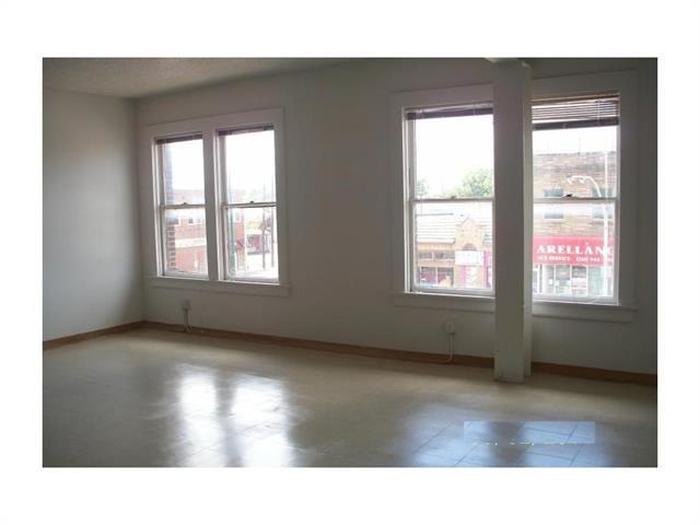 Foto del edificio - 907 W Jefferson Blvd
