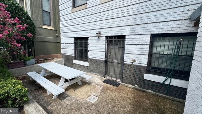 Foto del edificio - 523 8th St NE