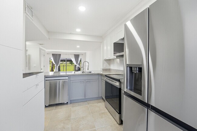 Building Photo - 642 NE 195th St