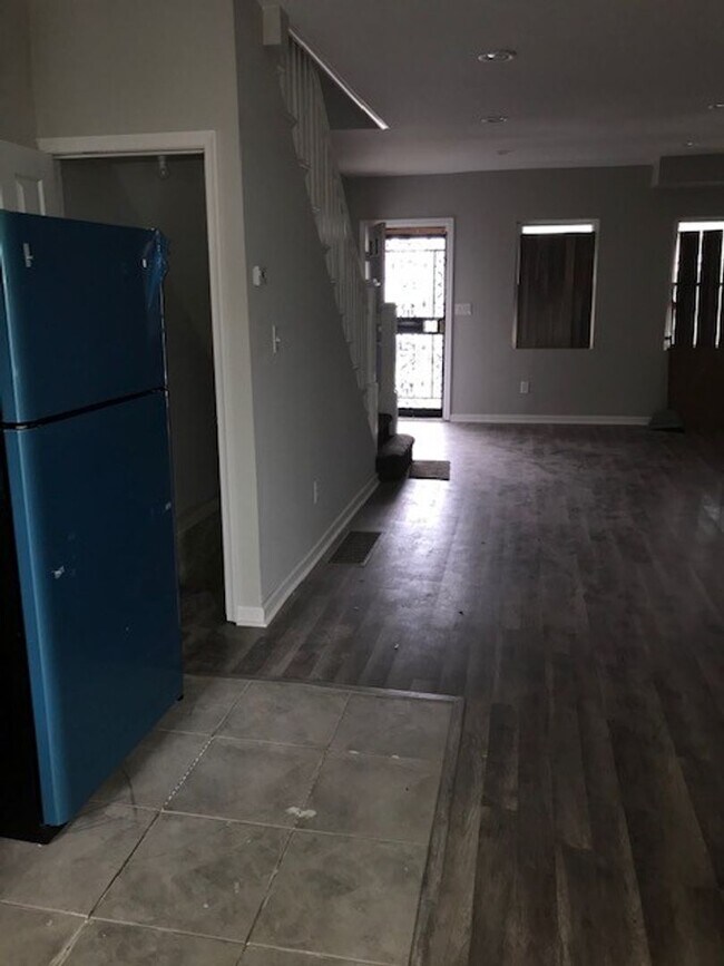 Foto del edificio - Large West Oak Lane home