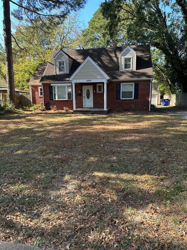 Building Photo - CHARMING CAPE COD in COMMODORE PARK