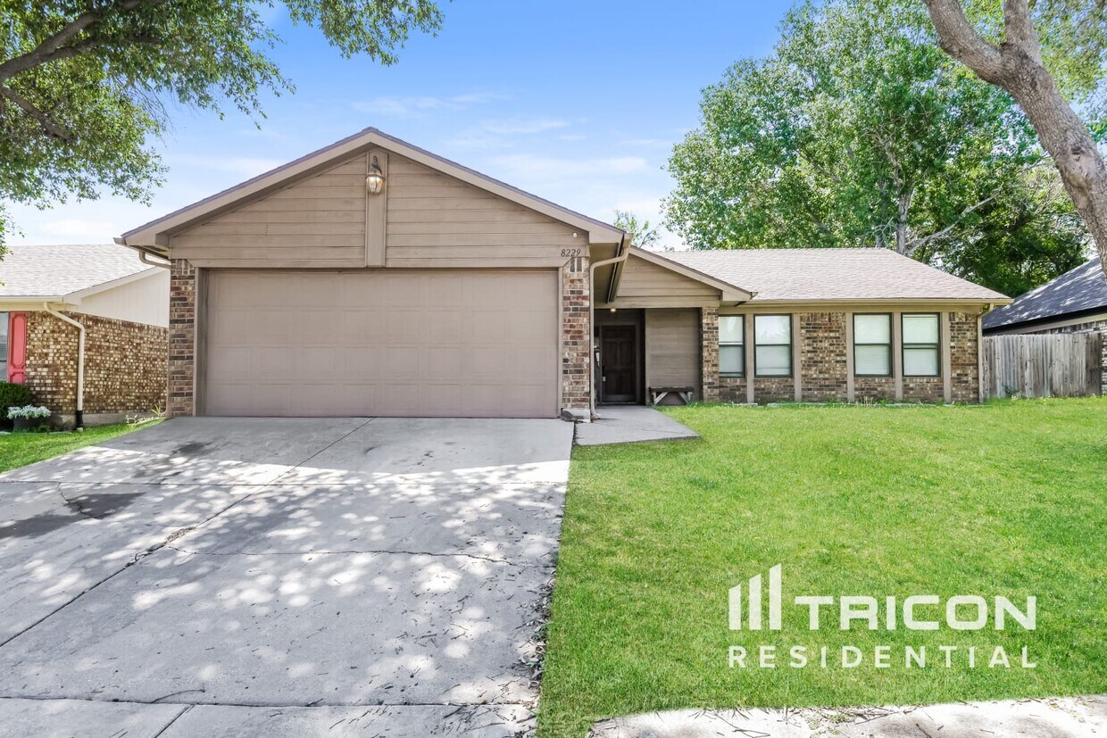 Foto principal - 8229 April Ln