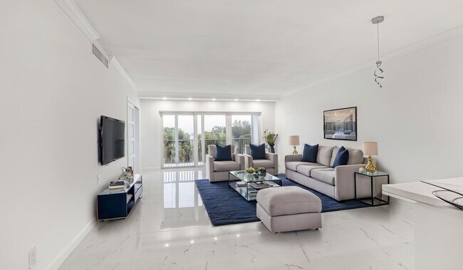 Building Photo - 3000 N Palm Aire Dr