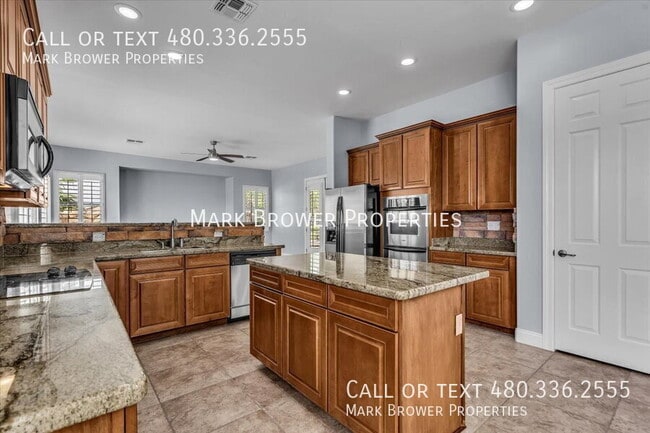 Building Photo - 3732 S Halsted Dr