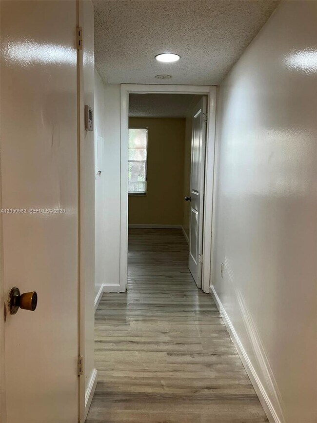 Foto del edificio - 4441 W McNab Rd