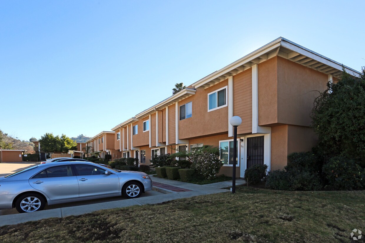 Primary Photo - 937-971 Mollison Ave