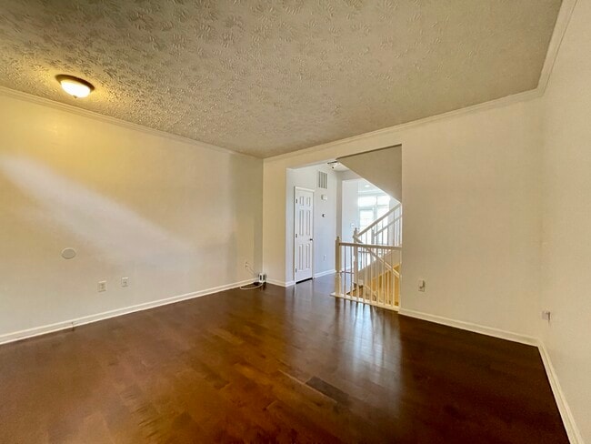 Building Photo - 8308 Lyndhurst St