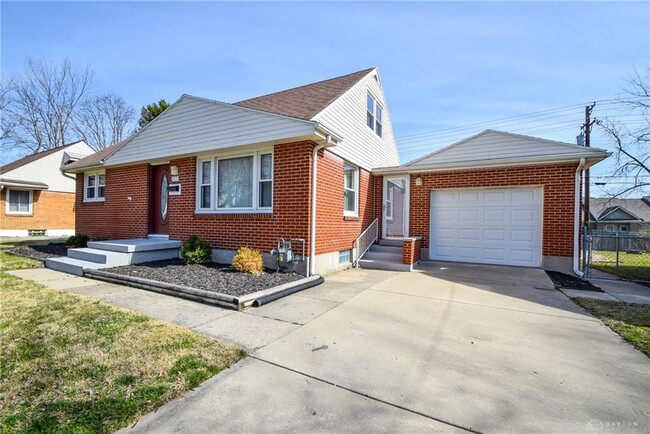 Building Photo - 2572 Acorn Dr