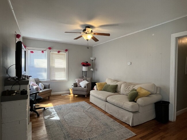 Building Photo - 3 Bedroom for Lease June 1