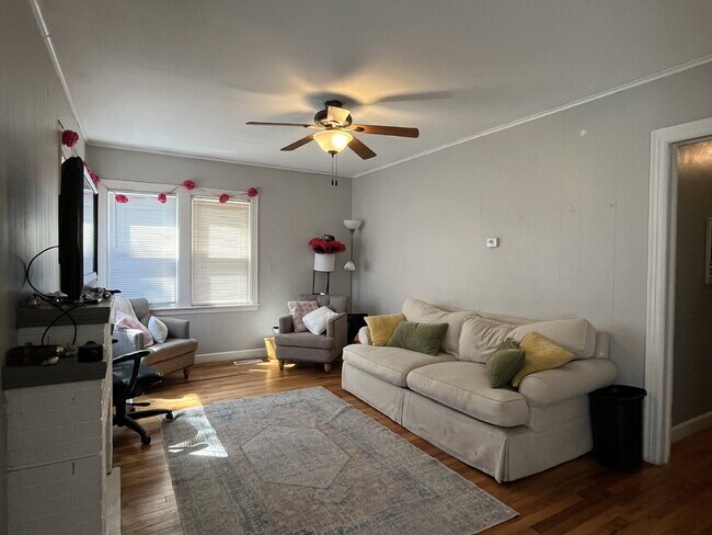 Foto del edificio - 3 Bedroom for Lease June 1