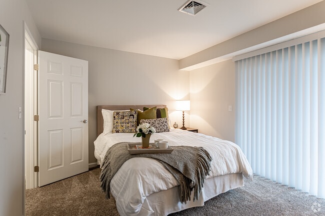 Bedroom - Northwoods Apartments