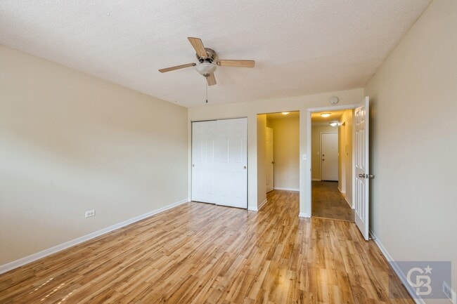 Building Photo - 415 S Lombard Ave