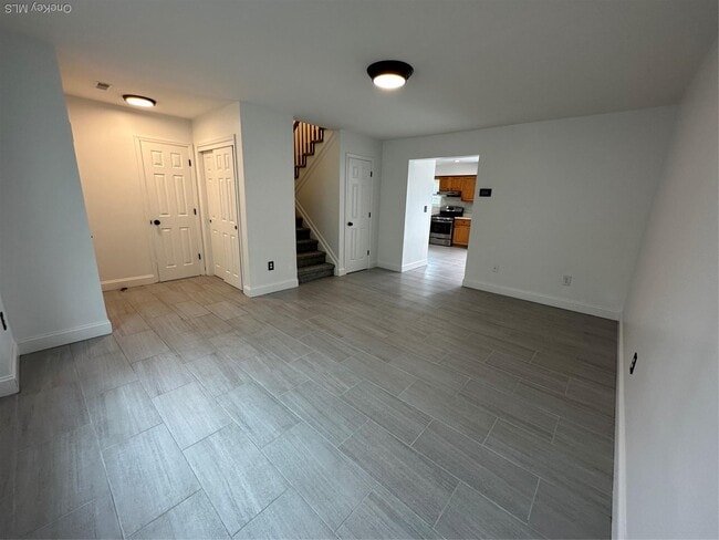 Building Photo - 256 Quassaick Ave