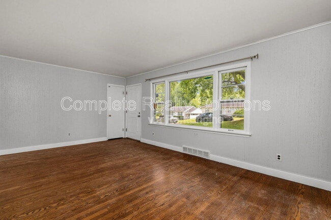 Building Photo - 8881 Darnell Pl