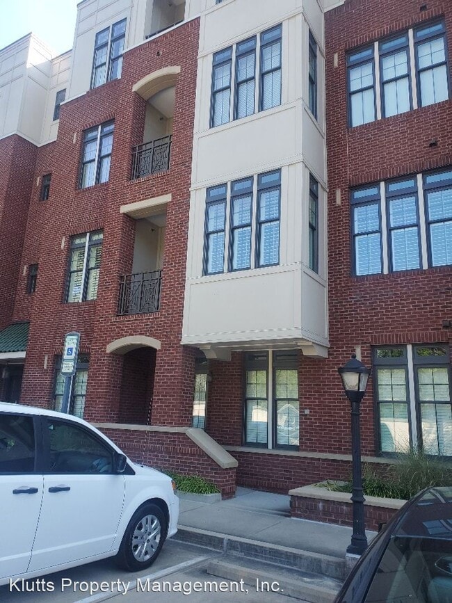 Building Photo - 1 br, 1 bath House - 2810 Selwyn Avenue #118
