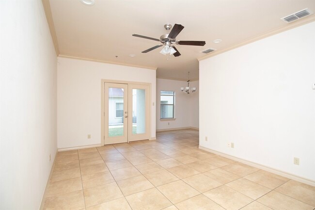 Building Photo - 10510 Sandia Dr