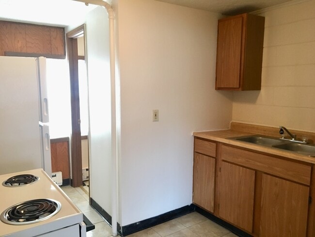 Interior Photo - Maple Court Apartments - Where City Convenience Meets Neighborhood Charm!