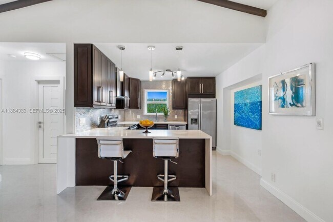 Foto del edificio - 2830 NE 56th Ct