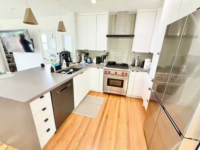 Building Photo - Beautifully Remodeled Westlake Home