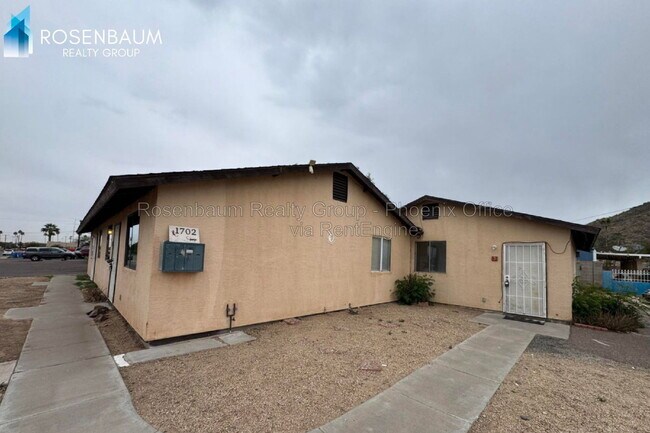 Building Photo - 1702 W Shangri La Rd