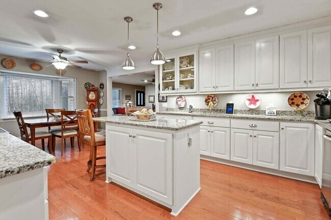 Foto del edificio - 302 Summerset Ln