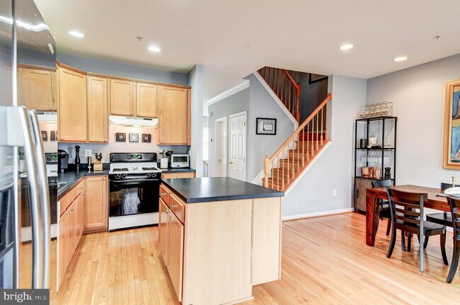 Building Photo - 2084 Clipper Park Rd