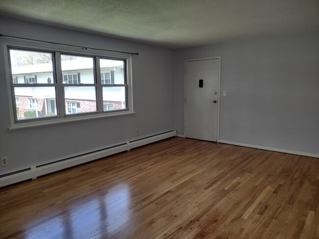 Building Photo - 482 Oak Ave