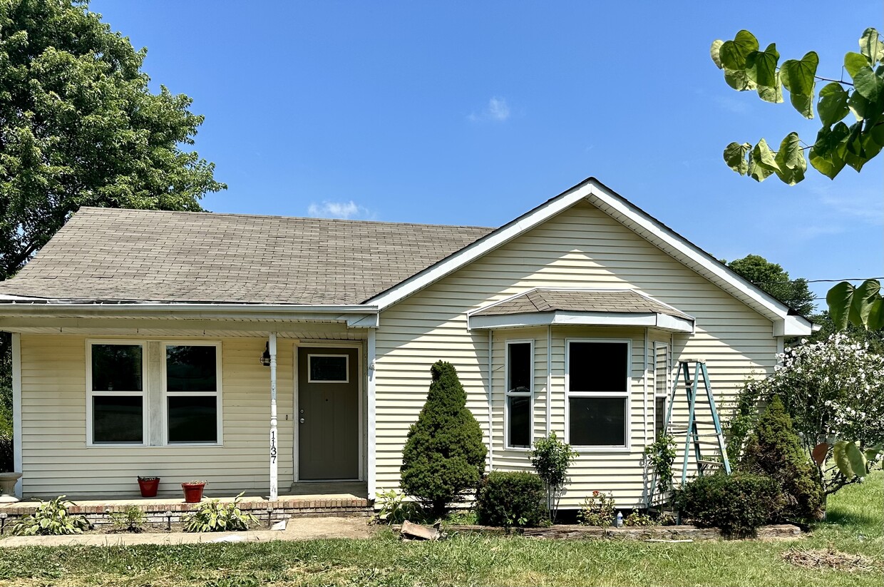 Primary Photo - 1137 Rebecca Dr