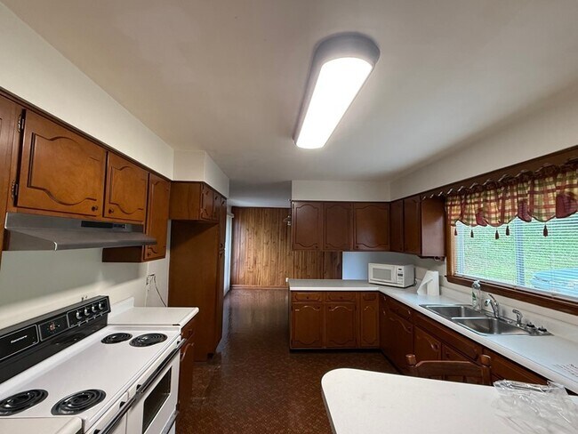 Foto del edificio - For Lease Martin, KY | $1,200/month