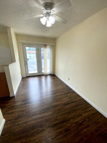 Área de comedor - 6 Devon Ct