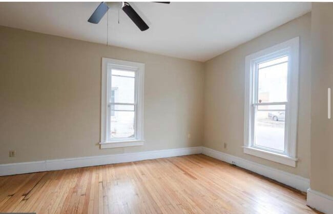 Building Photo - 533 W Stephen St