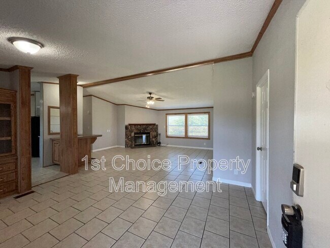 Building Photo - 208 Private Rd 4652