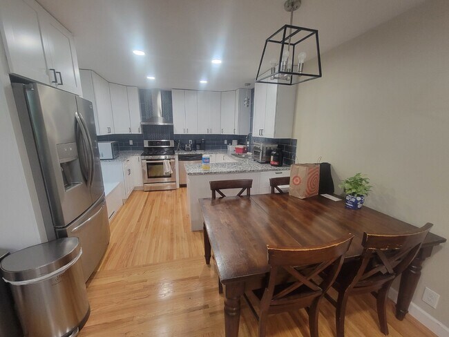 Building Photo - Single Family Home - FOR RENT