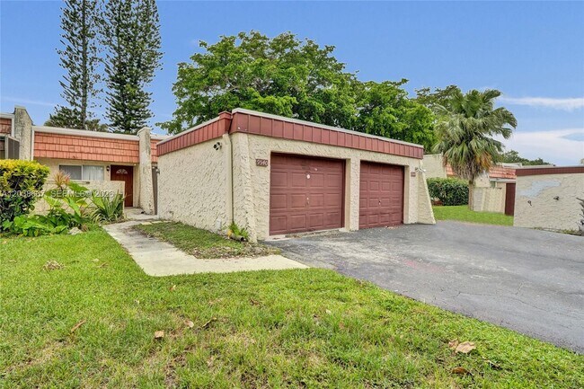 Foto del edificio - 9540 Oakburst Ln