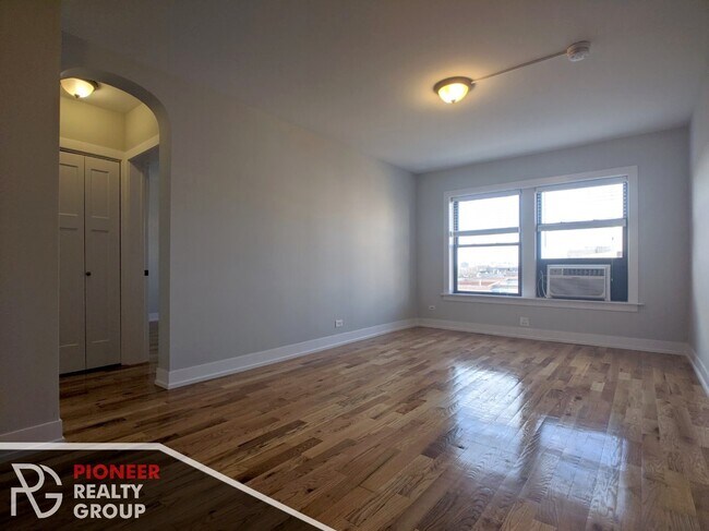 Foto del edificio - 556 W Arlington Pl