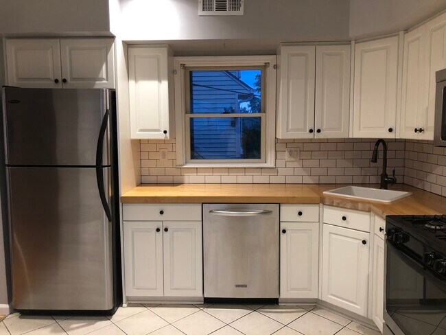 Stainless steel appliances - 65 Howard St