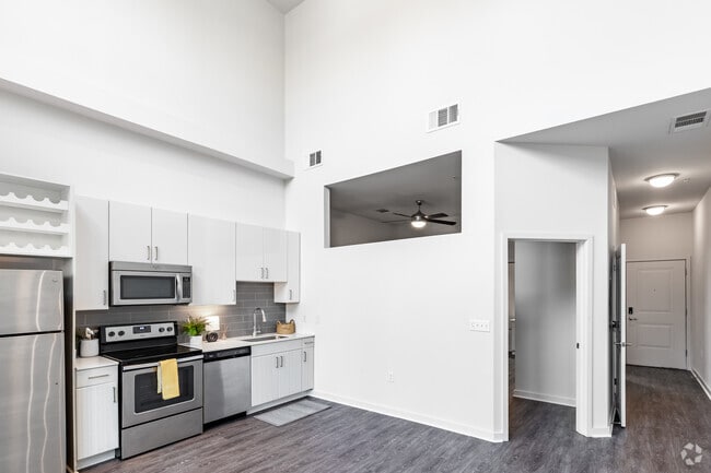 Studio, 1BA - 607SF Kitchen/Living Room - Station R Apartments