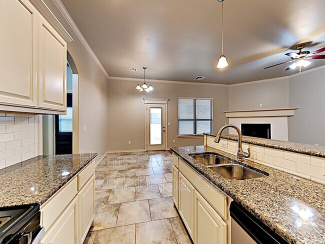 Building Photo - 704 Kearny Ln