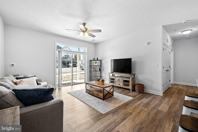 Building Photo - 1203 Hudson Ct