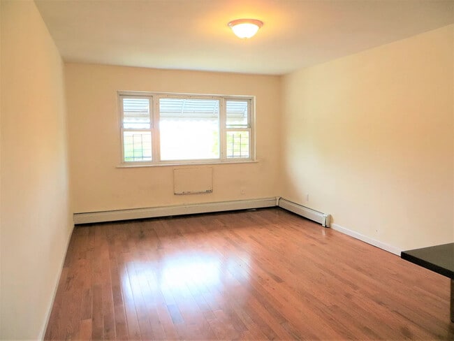 Foto del edificio - 3521 Tiemann Ave