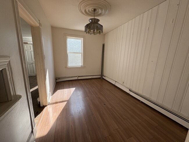 Building Photo - 184 Duke St W