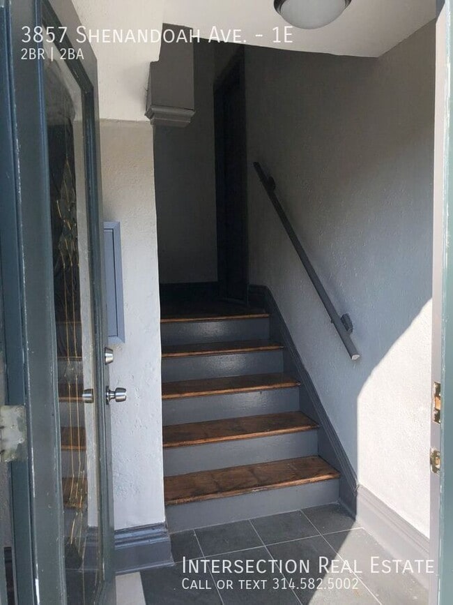 Building Photo - 3857 Shenandoah Ave