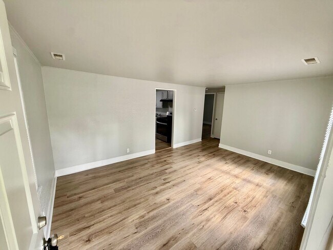Foto del edificio - 4341 Elm Ave