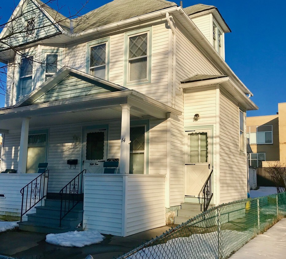 Private entry - 54 Bigelow St