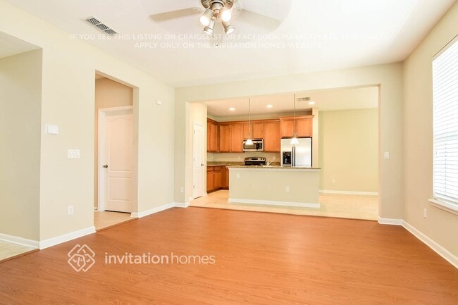 Foto del edificio - 530 Side Creek Ln