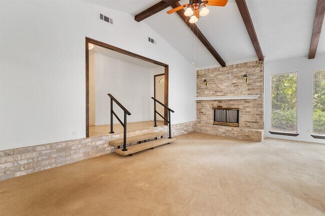 Foto del edificio - 13750 Cedar Hill Rd