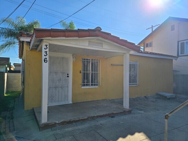 Building Photo - 336 W 41st St