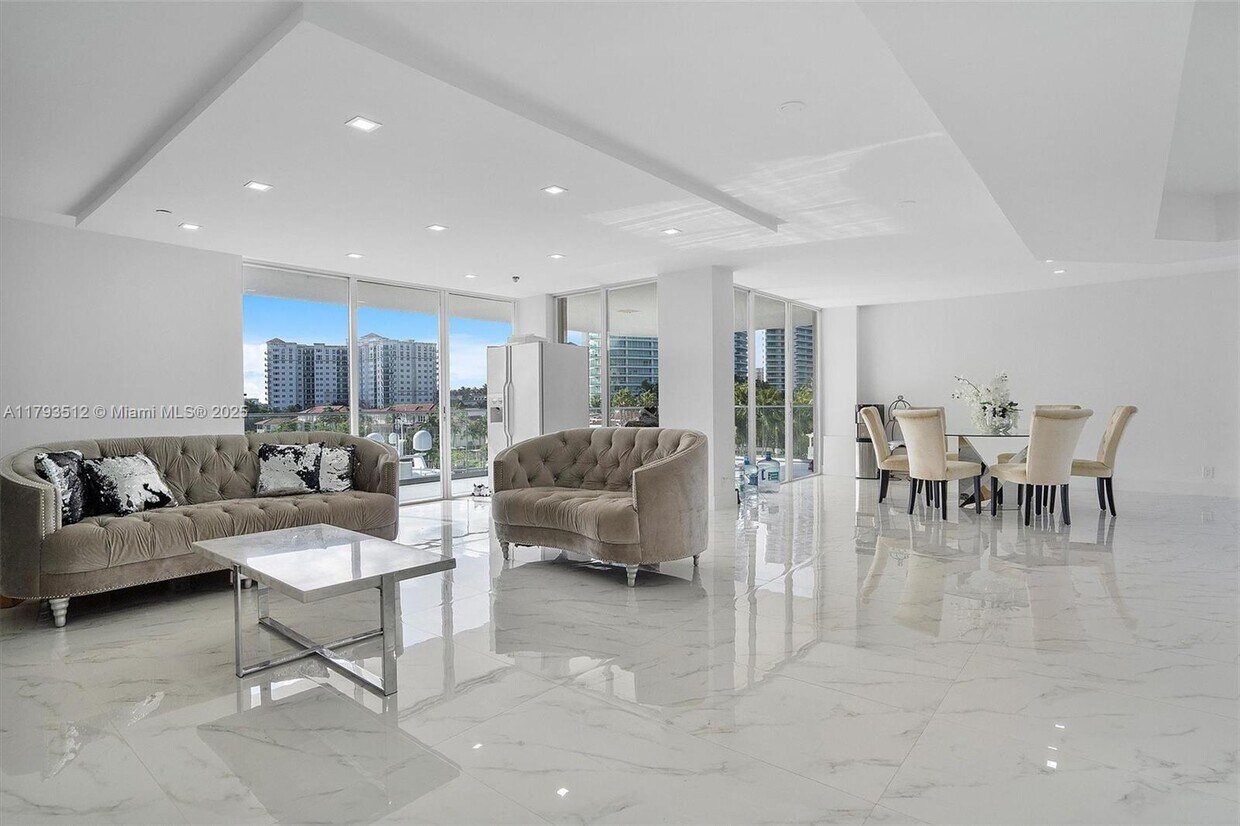 Foto principal - 19707 Turnberry Way