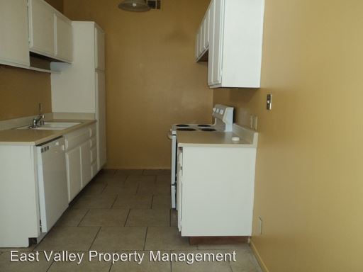 Building Photo - 1150 S Meadow Ln