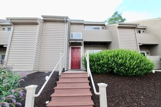 Building Photo - 1366 Bradley Dr